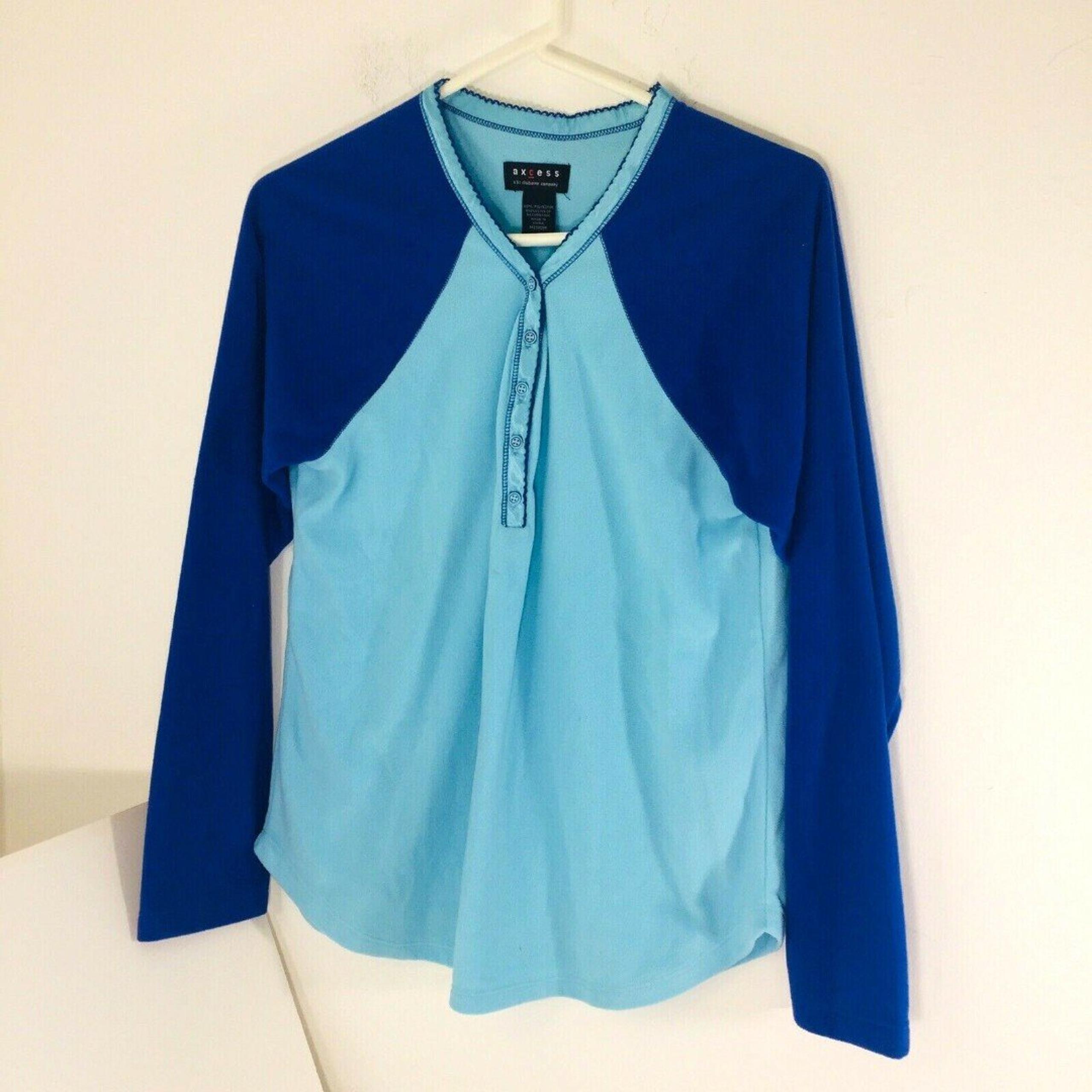 AXCESS Liz Claiborne Blue Pajama Top Women's size Medium Nice