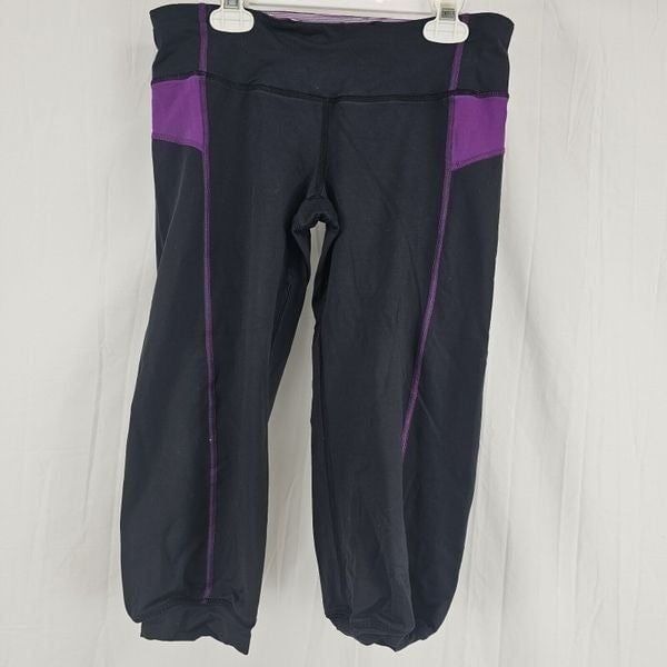 Lululemon Crop Leggings - SIZE 6 - Run Dance Black Plum
