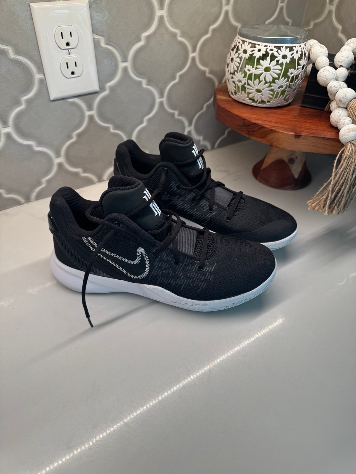 Men’s Nike Kyrie Flytrap II sneakers size 10