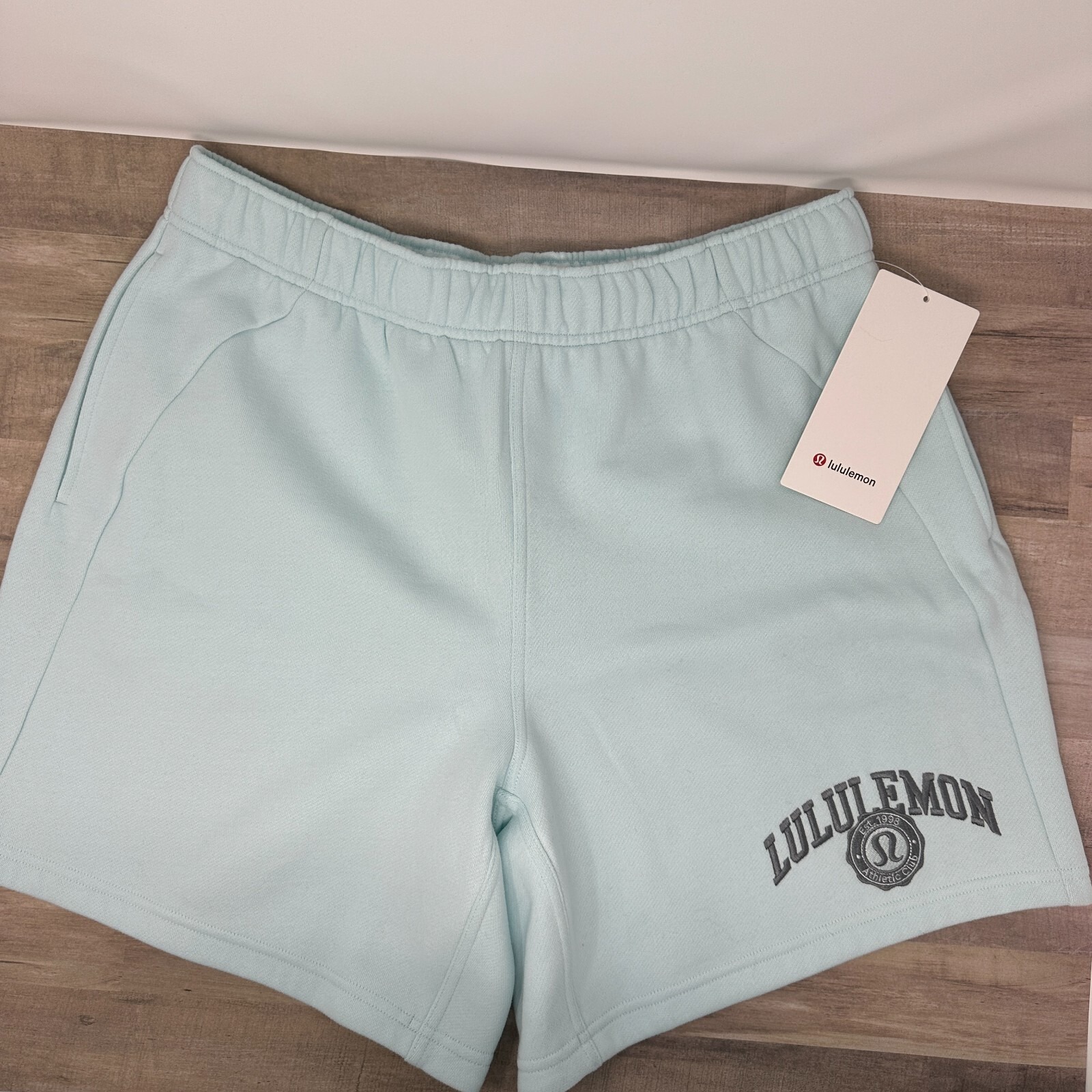 NWT~Lululemon Scuba Mid-Rise Oversized-Fit Short 7 Color-Mint Breeze Size Large