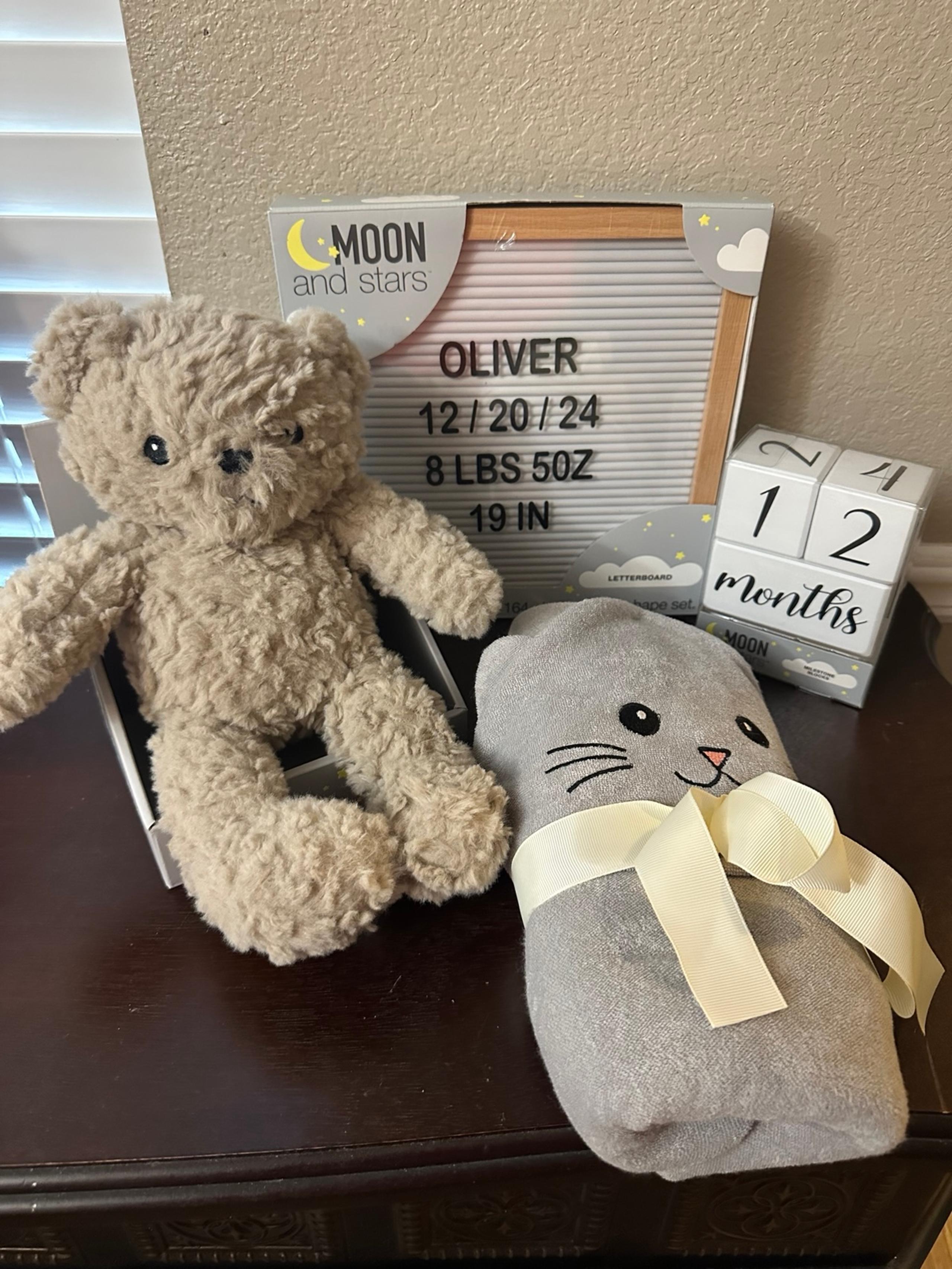 Baby gift bundle ~ towel/letter board/teddybear/month cubes.
