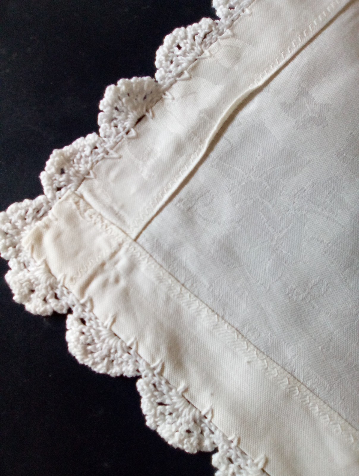 Vintage 100% Linen White Tablecloth Table Fancy Crochet Lace Edging Unused