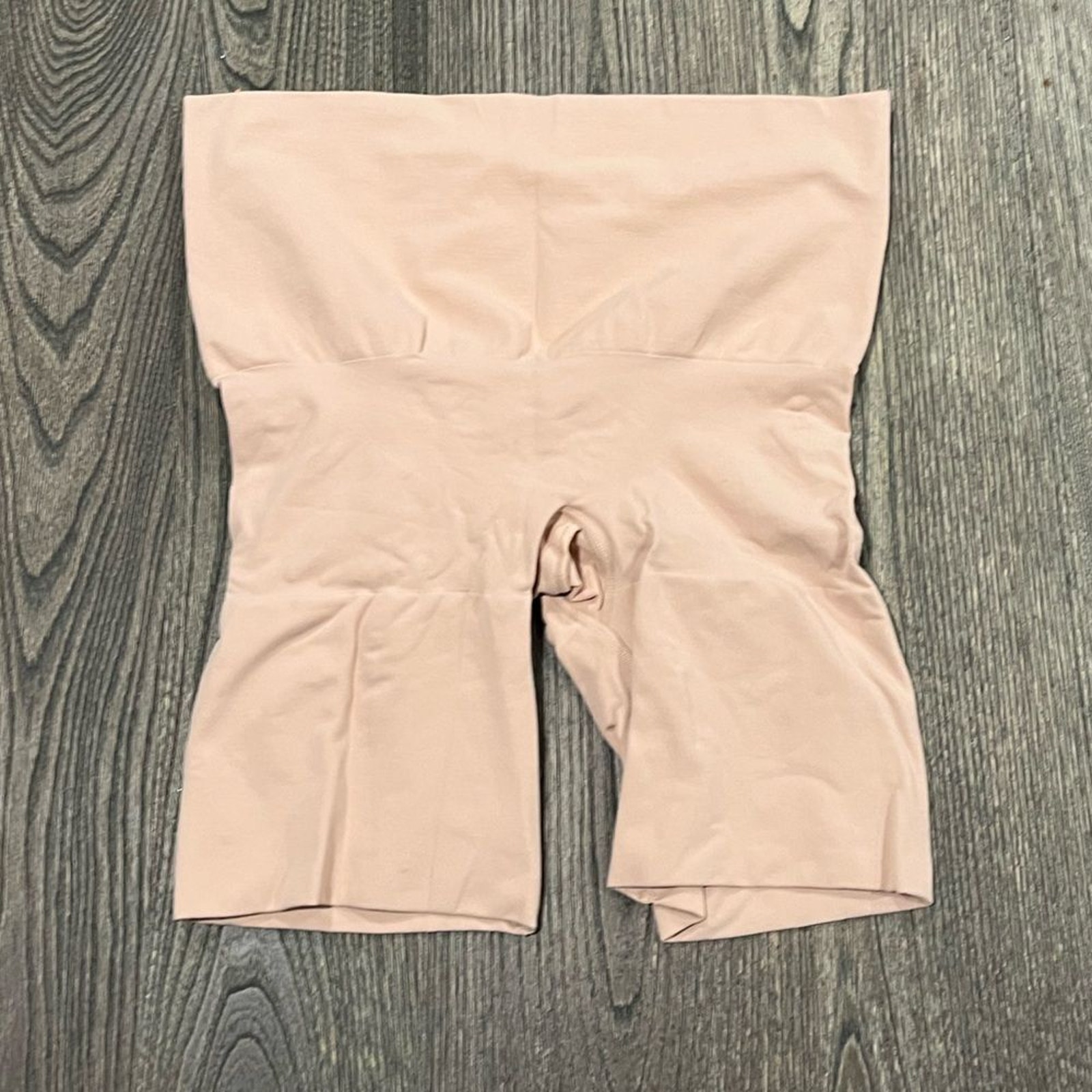 NWOT Skims Seamless Sculpt Mid Thigh Shorts High Waist Shapewear Clay Size 2X