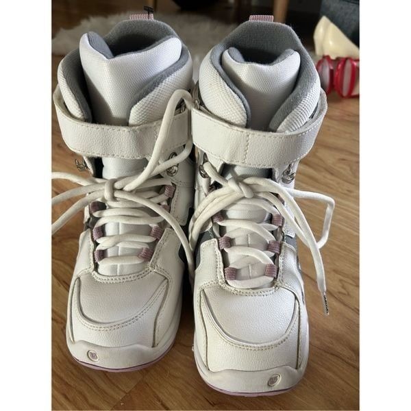 Burton Freestyle Kids Snowboarding Boots. Size 6y
