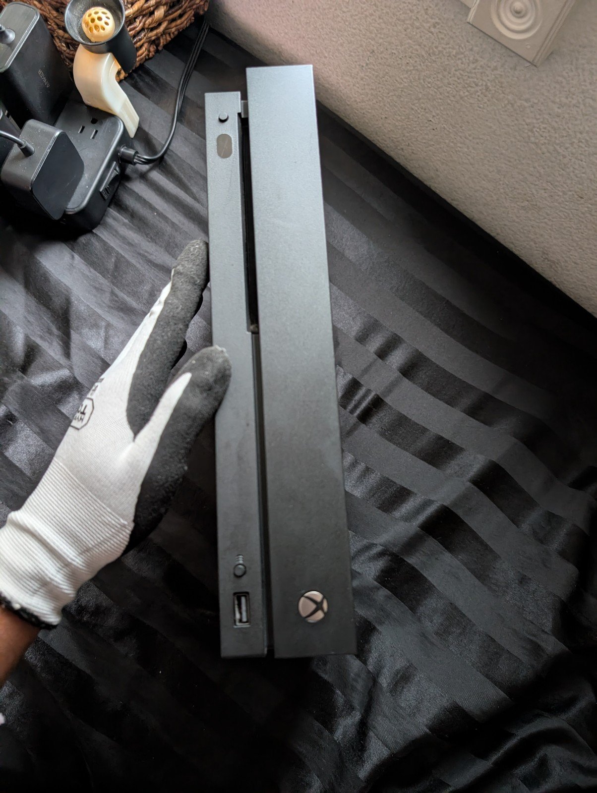 Xbox one x read description