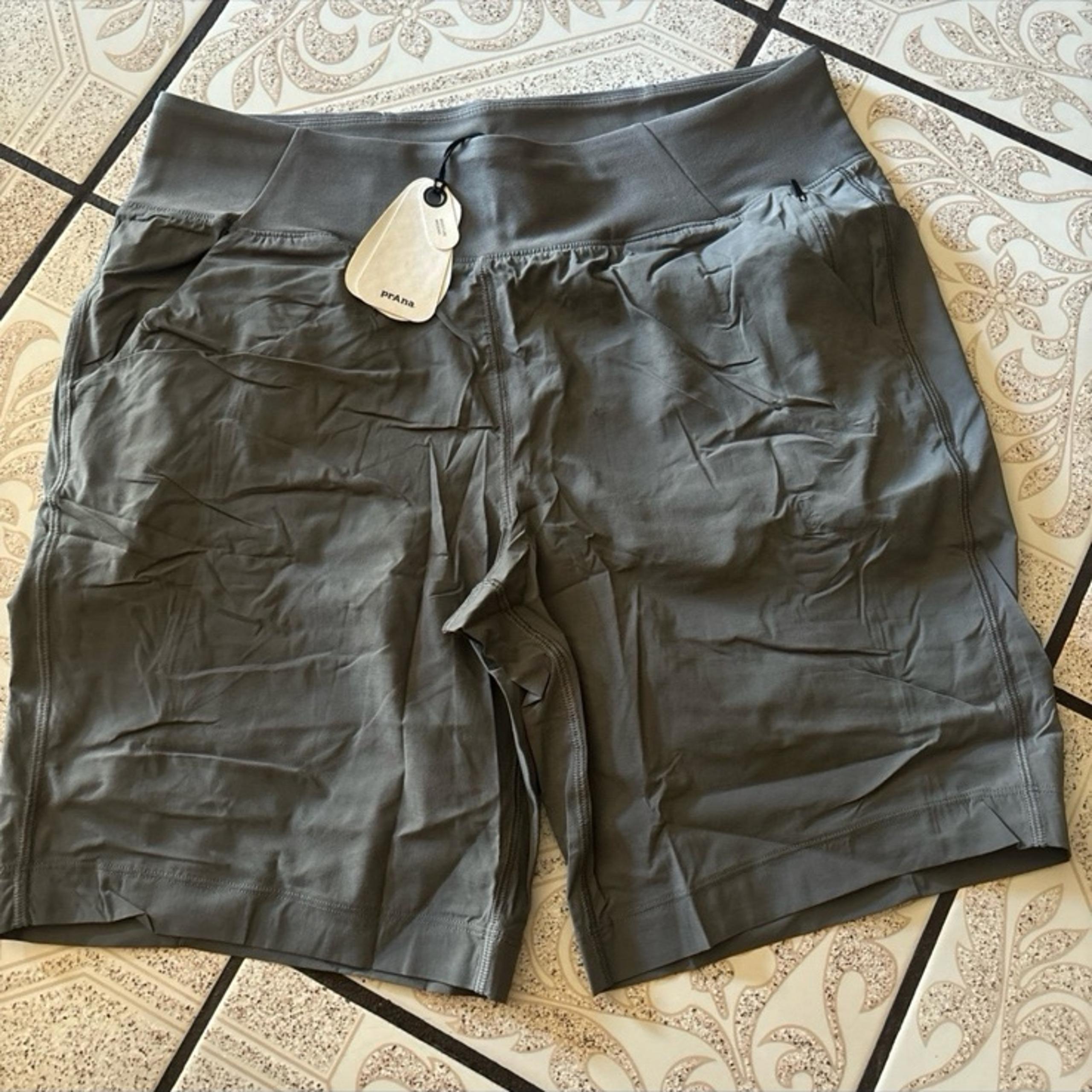 Prana Koen Flat Front Short women L in the color gravel