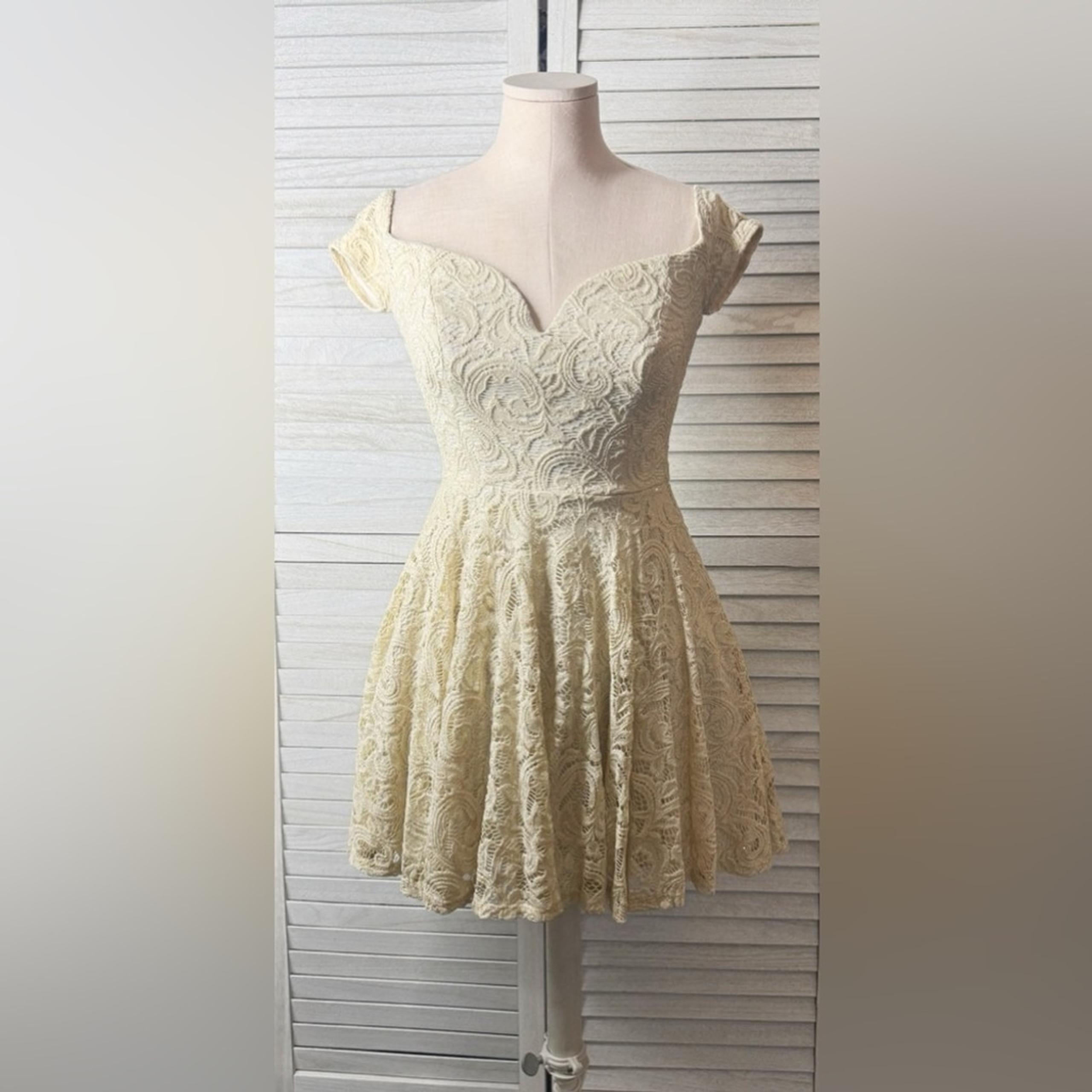 B Smart Formal Dress. Excellent Condition. Size 1. Gold lace with Metallic Sheen