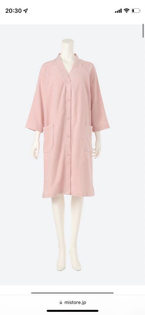 UCHINO, a very light cardigan robe.