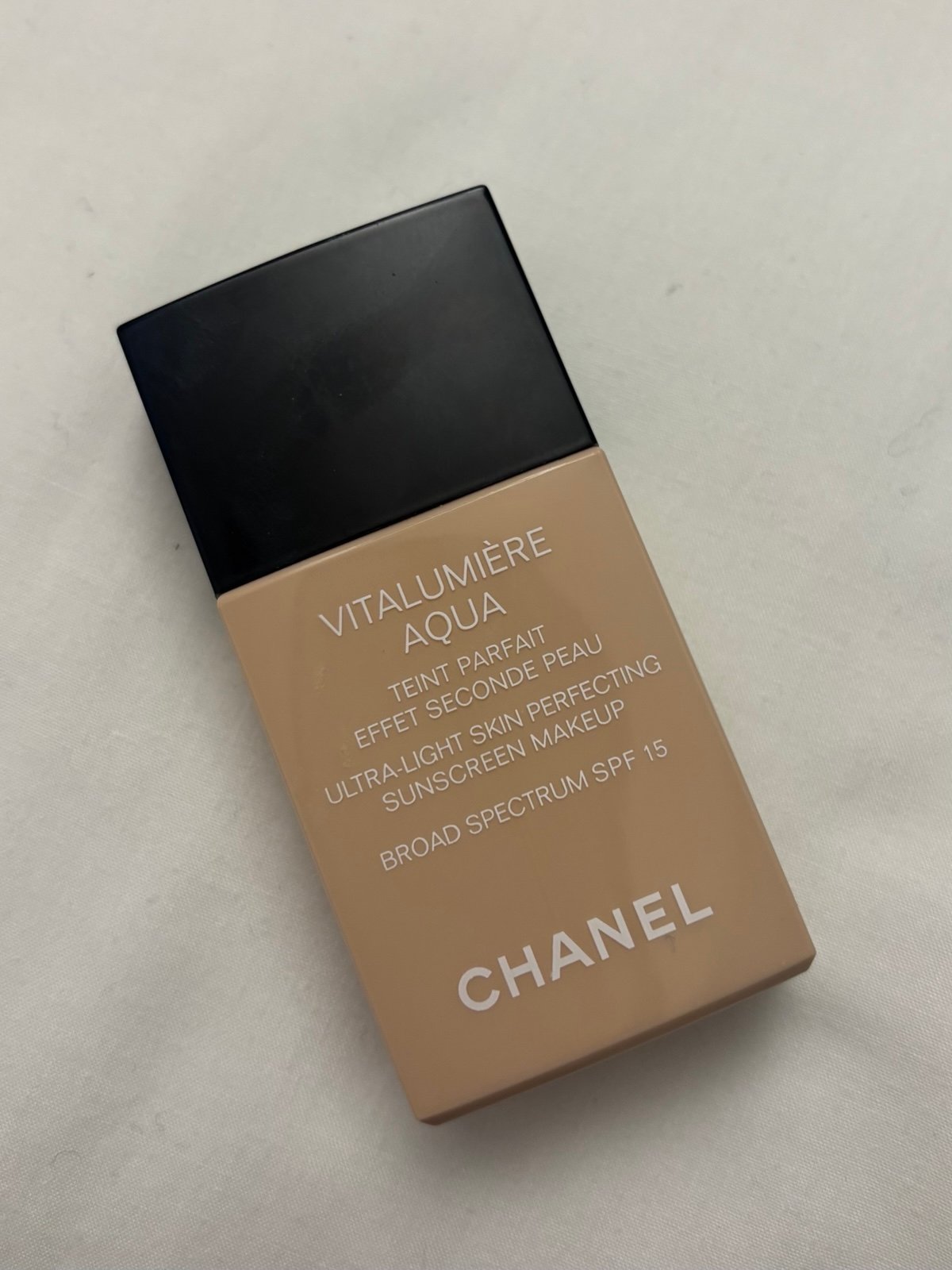 Chanel Vitalumiere Aqua 10 Beige
