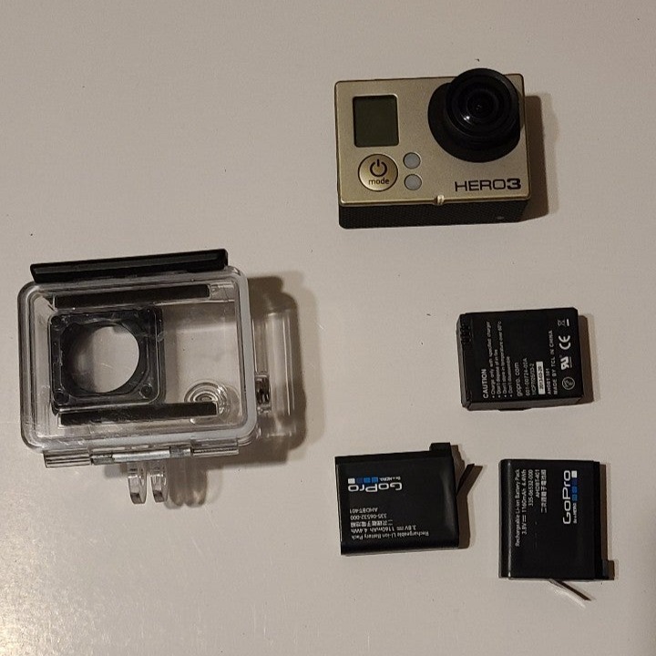 Hero 3 Gopro + 3 batteries