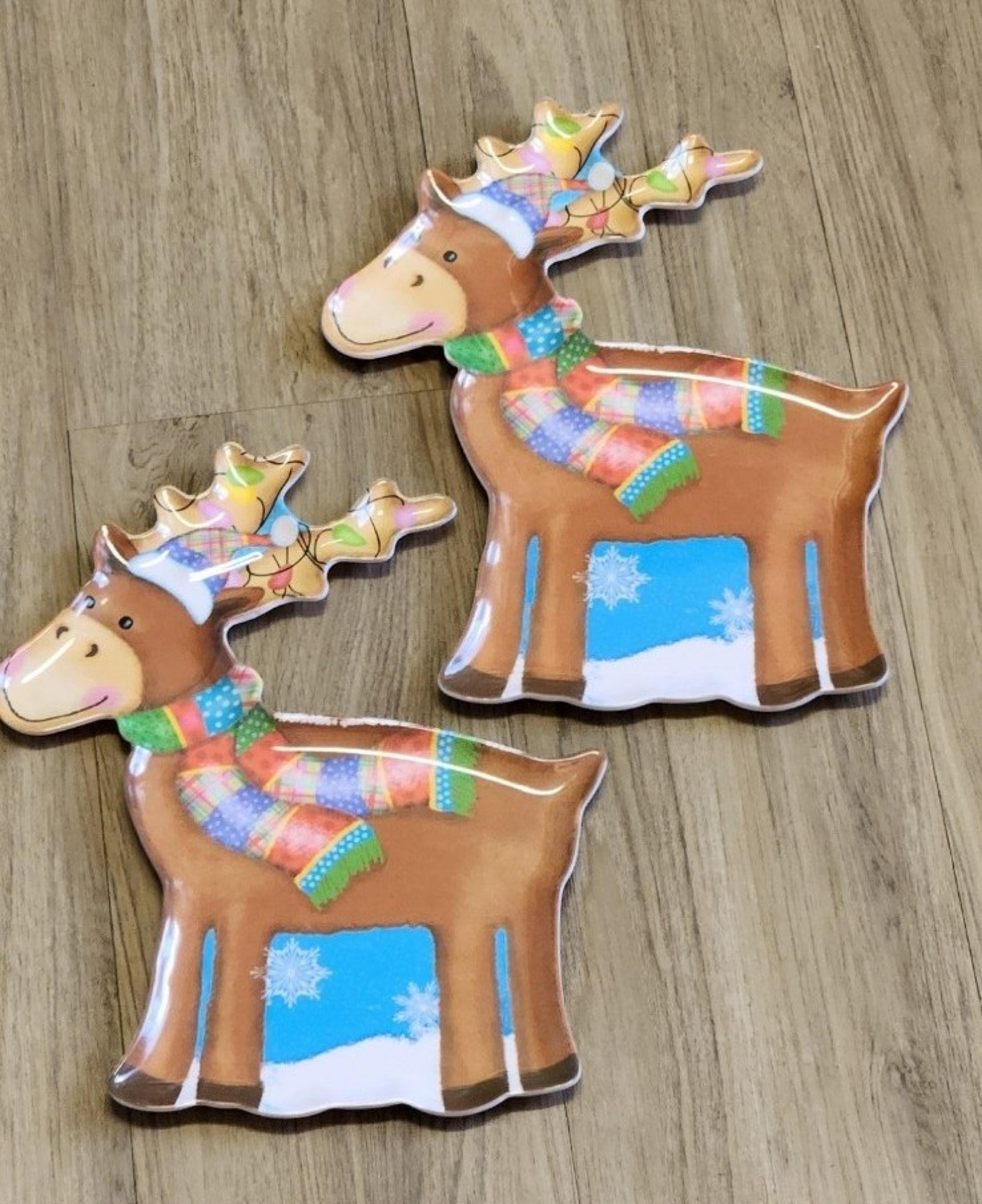Wegman's Christmas 11" Melamine Festive Moose Figural Plates Set of 2 Brand New