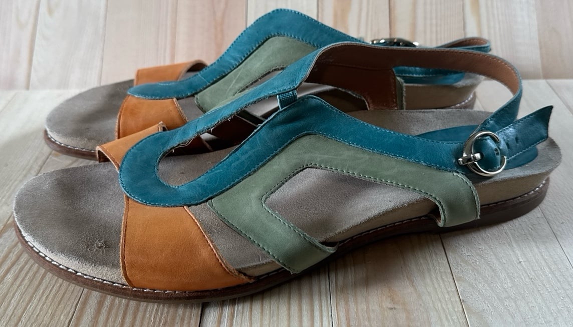 Earthies Arvello Patent green turquoise and orange sandals women’s size 11