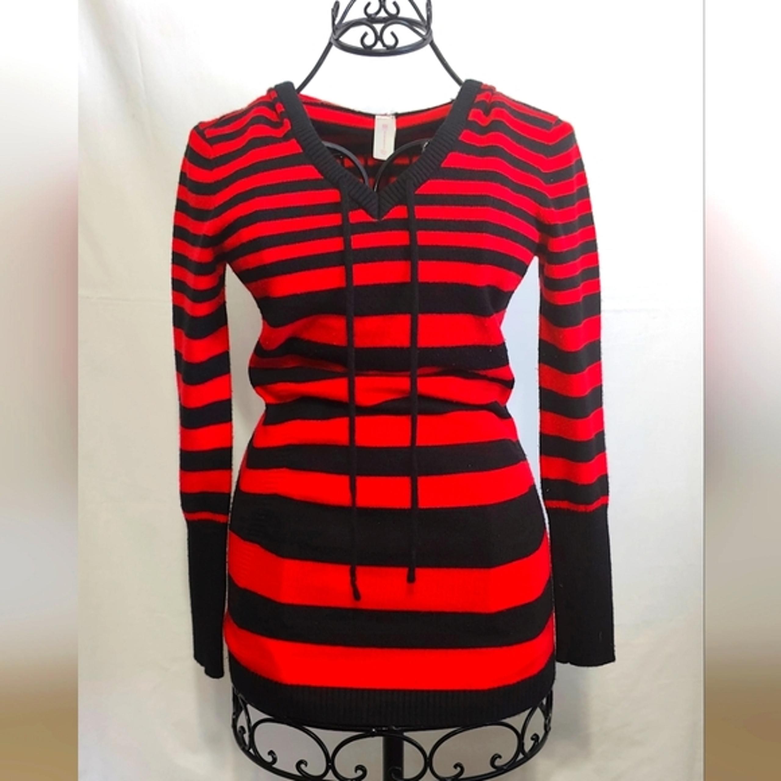 No Boundaries Women's Sweater - Red & Black Striped - Size M (7-9)