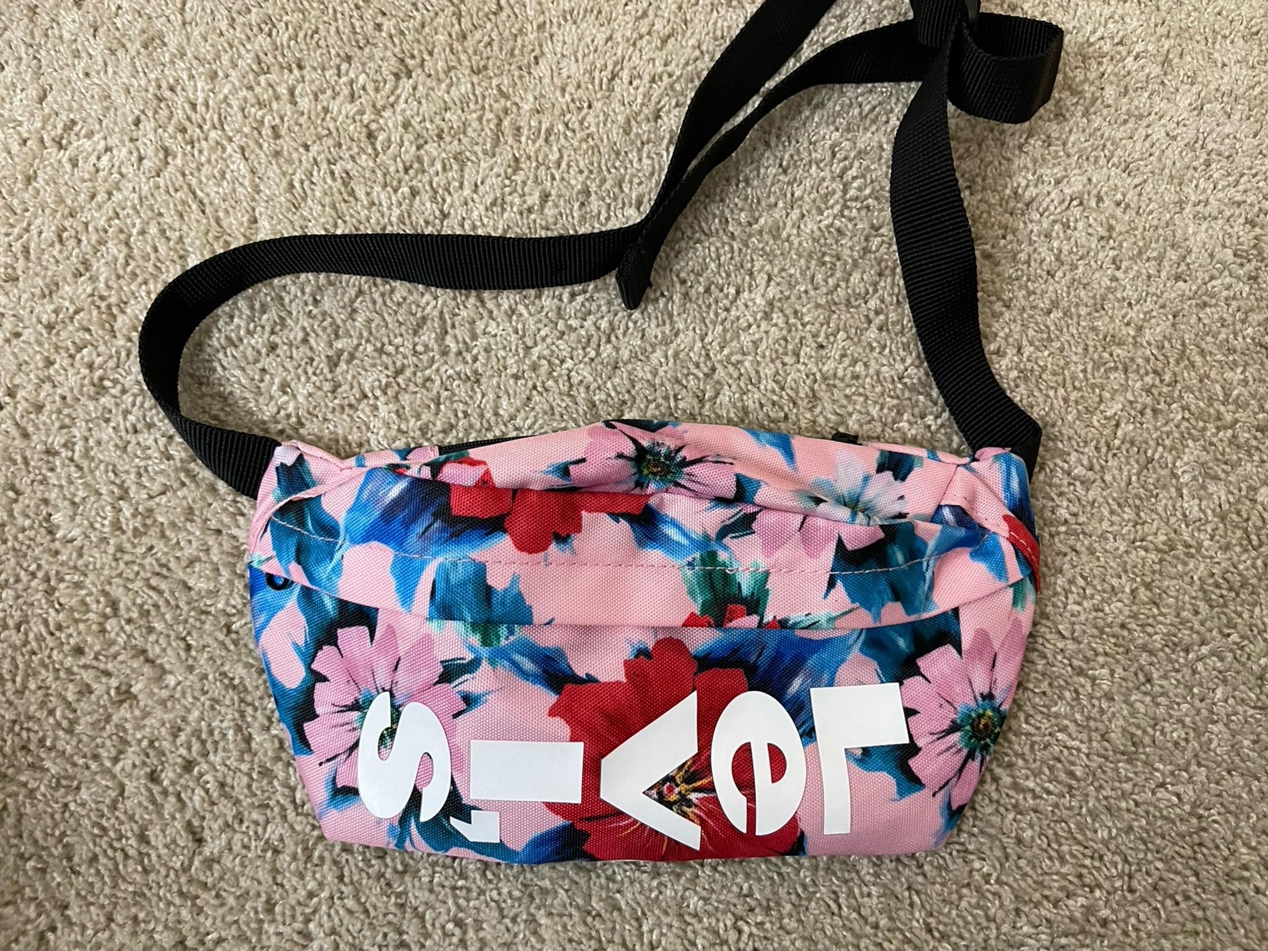 Levi’s floral belt bag fanny pack activewear gym outdoor fitness spring
