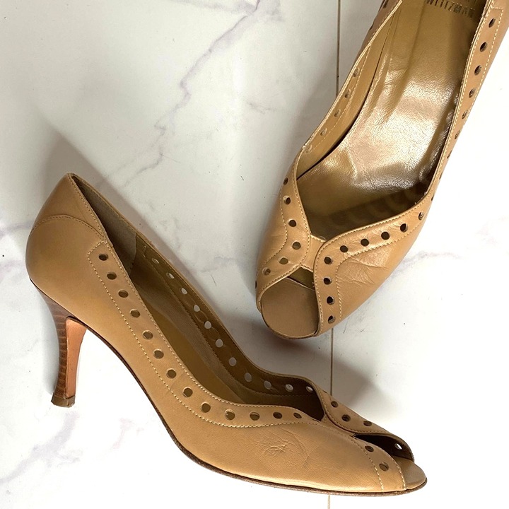 Vintage Y2K Stuart Weitzman Tan Perforated Peep Toe Leather Mid-Heel Pumps 8.5M