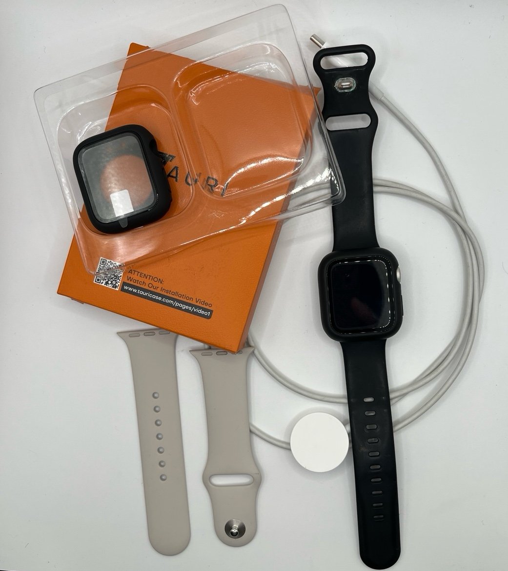 Apple Watch SE and compatible accessories