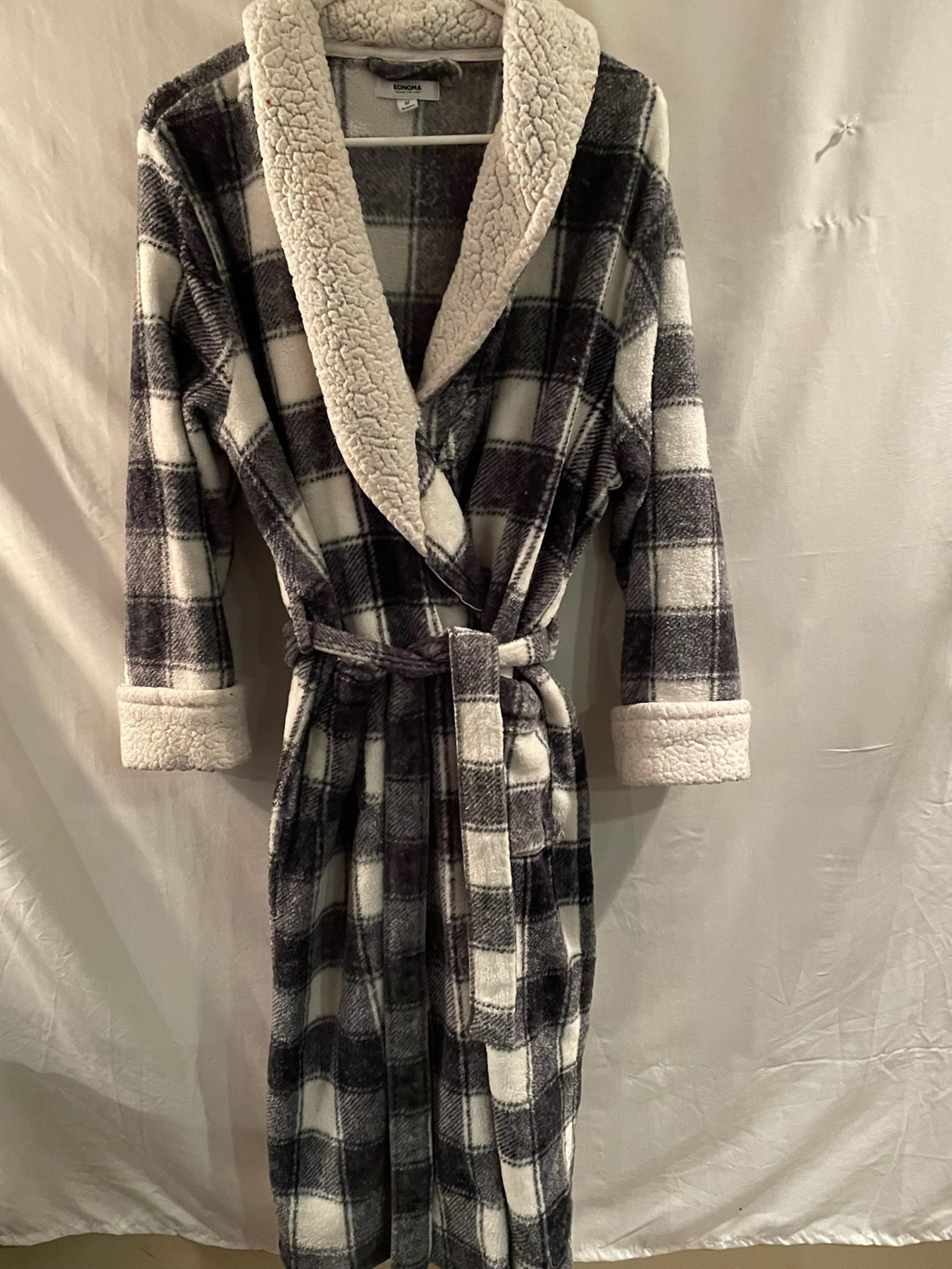 Ladies Medium Sonoma black & white checkered comfy robe
