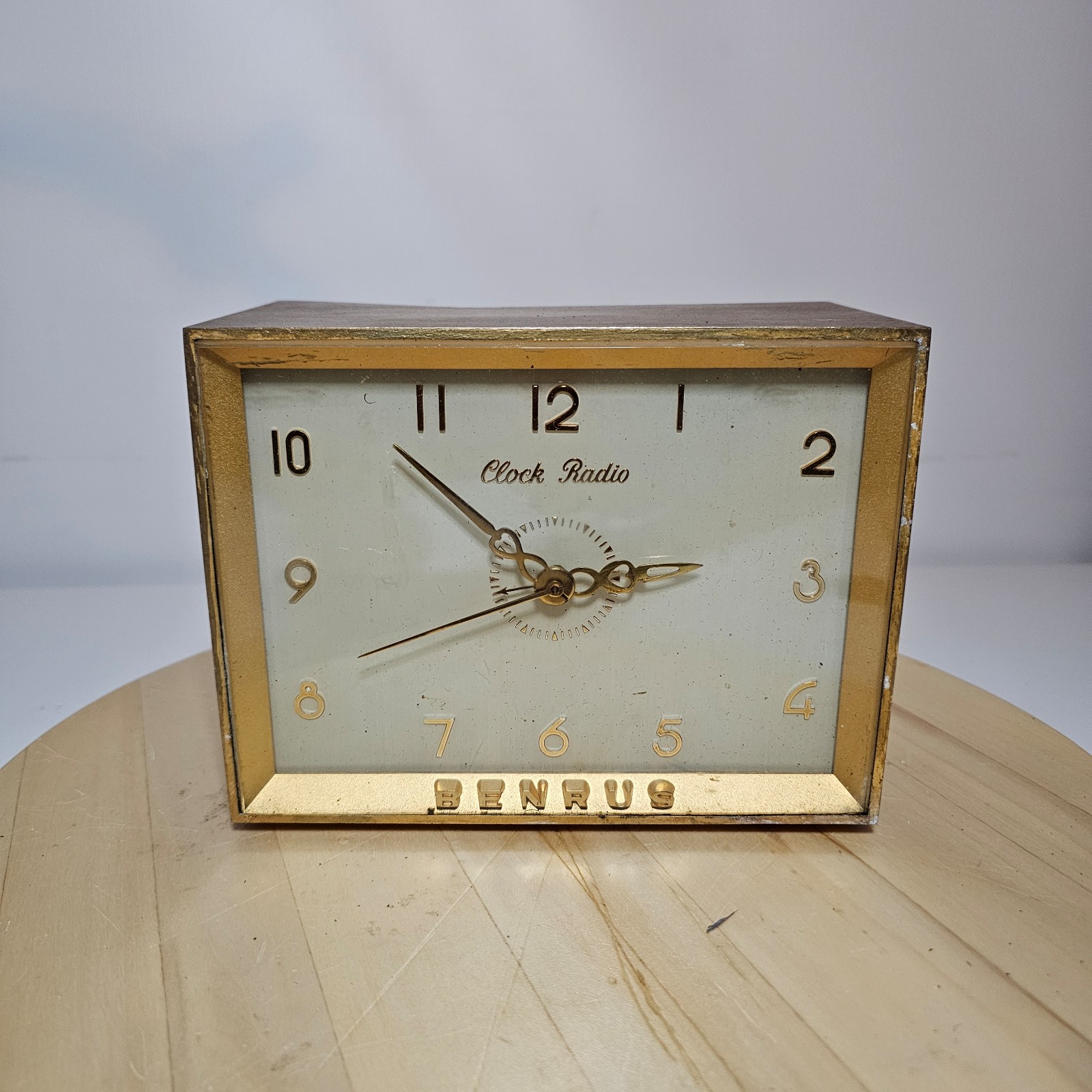 Vintage Benrus model 10B01 clock radio from 1955 Working Please Read Description