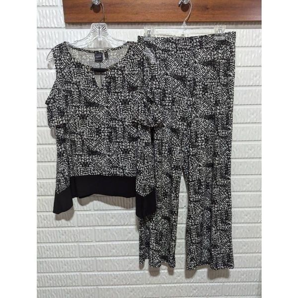 Rafaella Women's Black & White Abstract Pattern Jersey Knit Pant Set Size MP