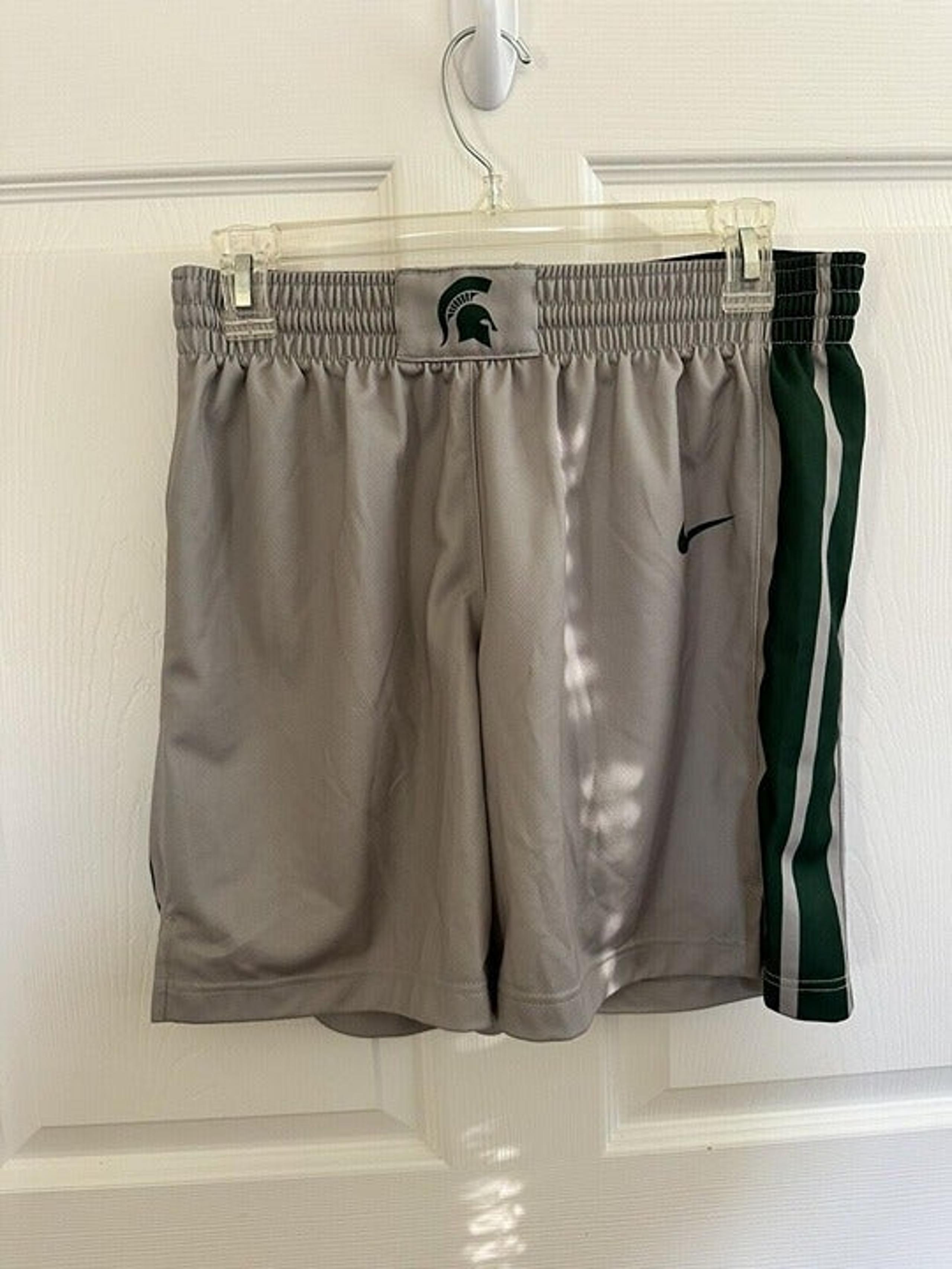 NIKE Team Womens Medium Michigan State Spartans Basketball Shorts 932296-057