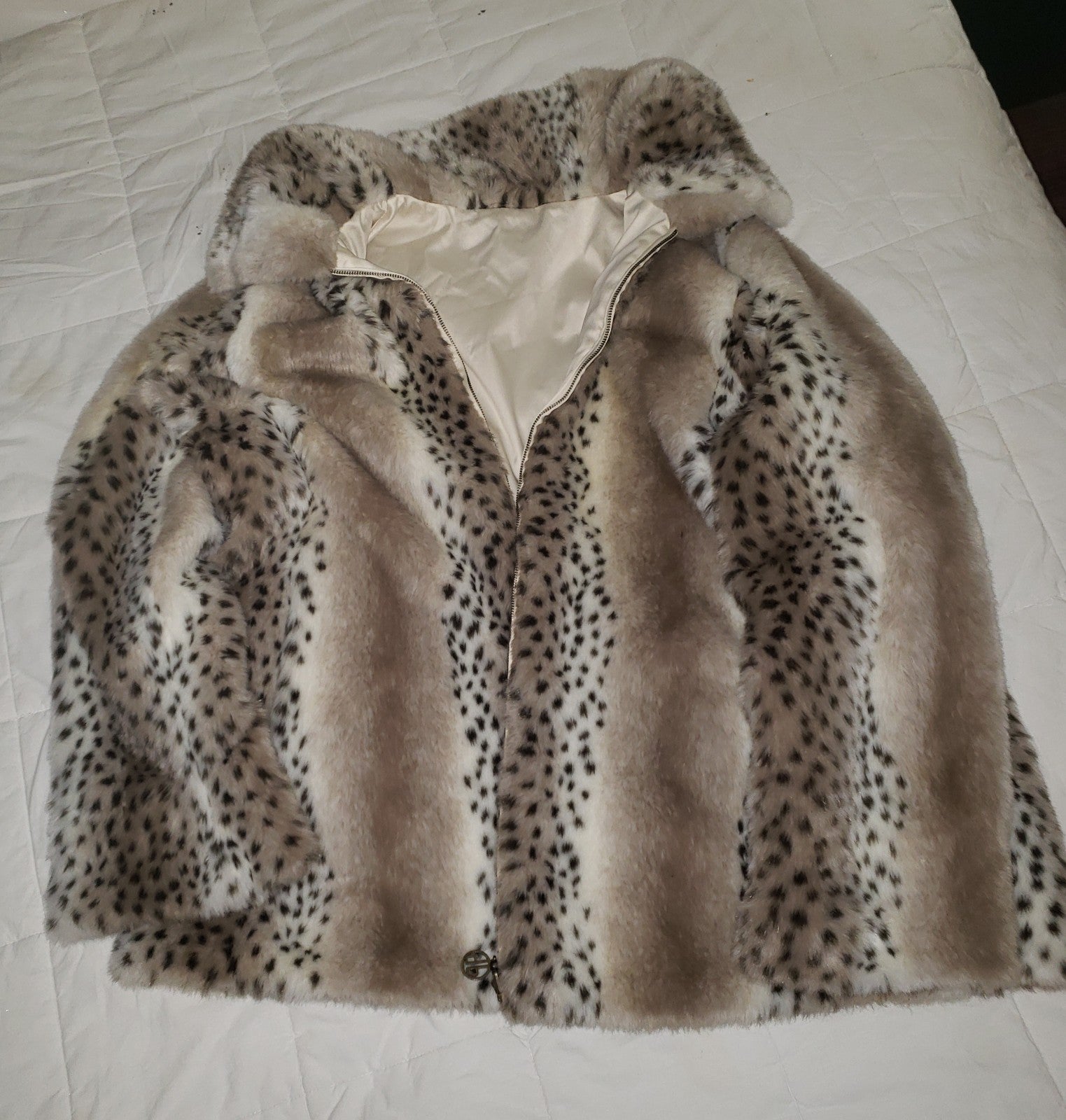 Vintage 90's Dennis Bosso Rare Snow Leppard Faux Fur Reversible Cream Coat
