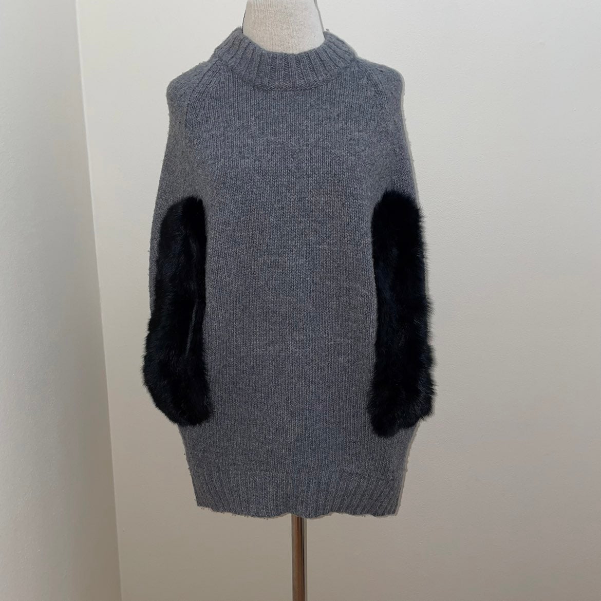Poleci gray cashmere/lambswool and rabbit fur poncho size medium