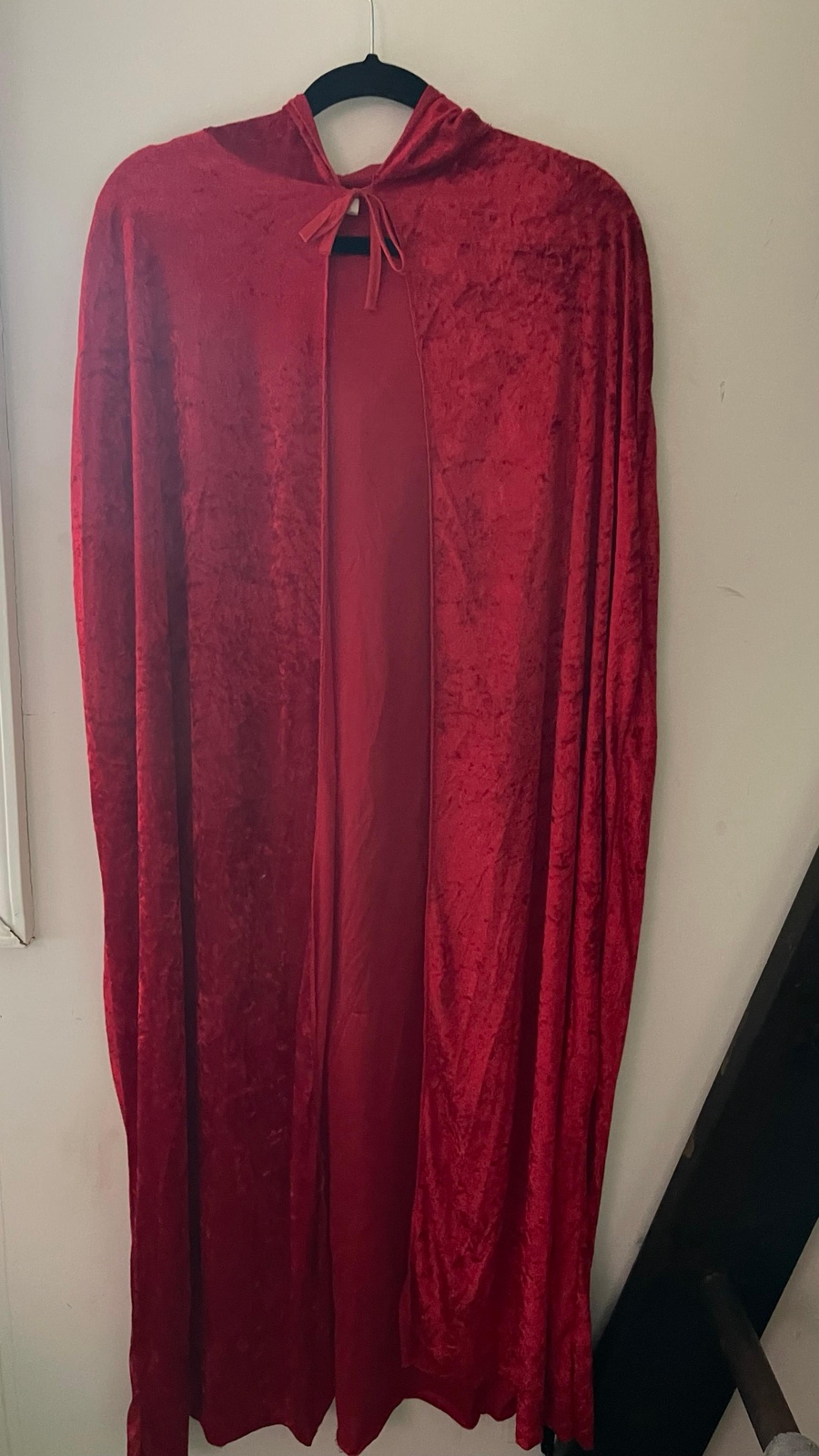 Spirt Halloween red cape