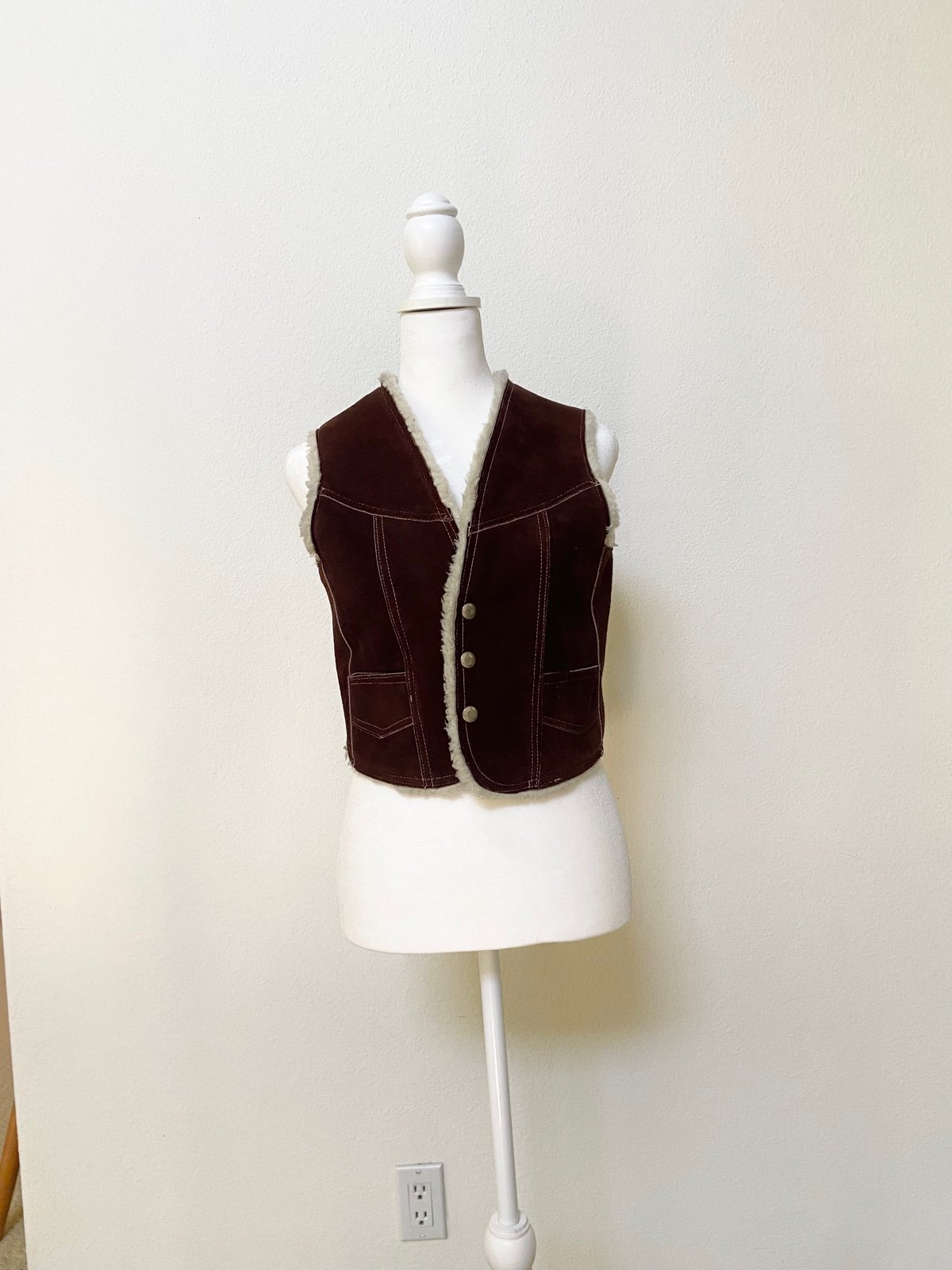 Beautiful Vintage Cropped Brown Vest - Genuine Leather