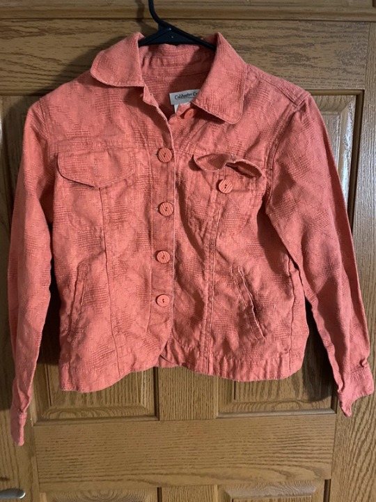 Thick cropped woman’s button up