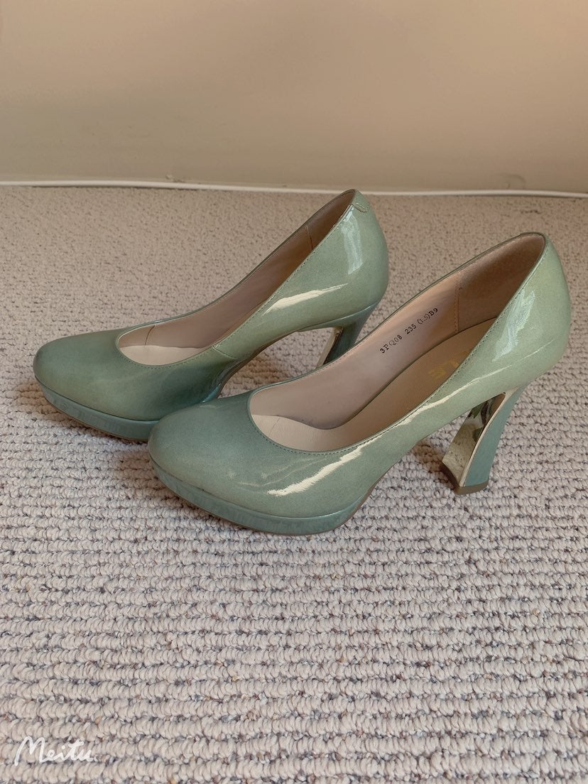 Brand new Genuine leather high heels