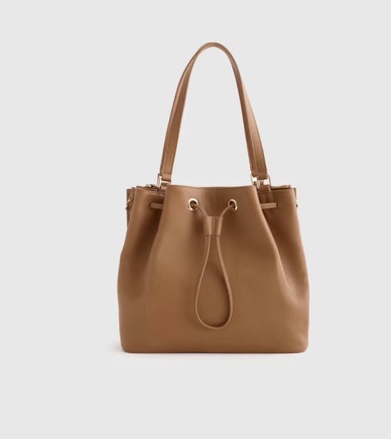**READ** Quince Italian Leather Triple Compartment Bucket Bag cognac