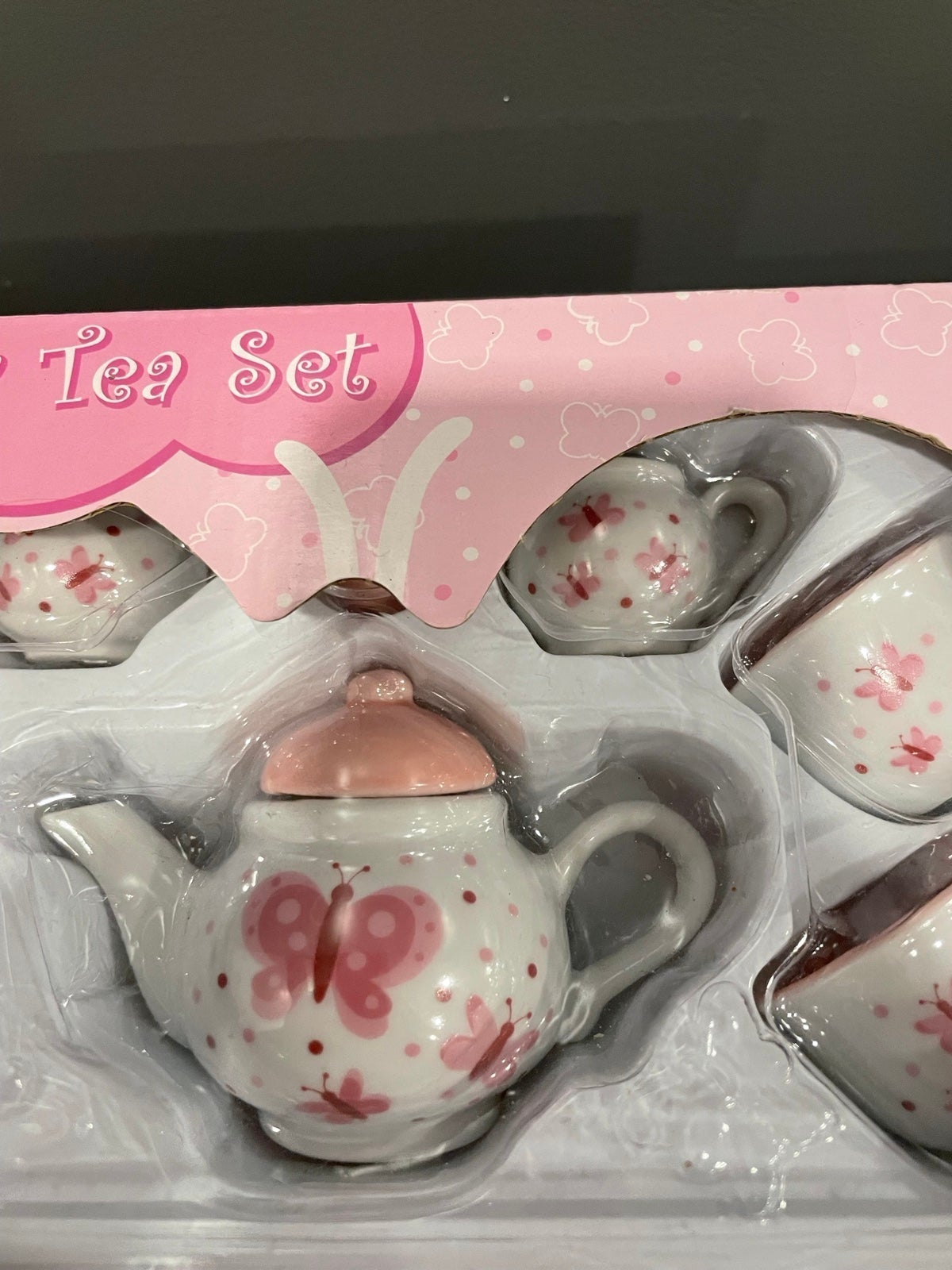 Mini tee set porcelain very realistic set perfect for pretend play .