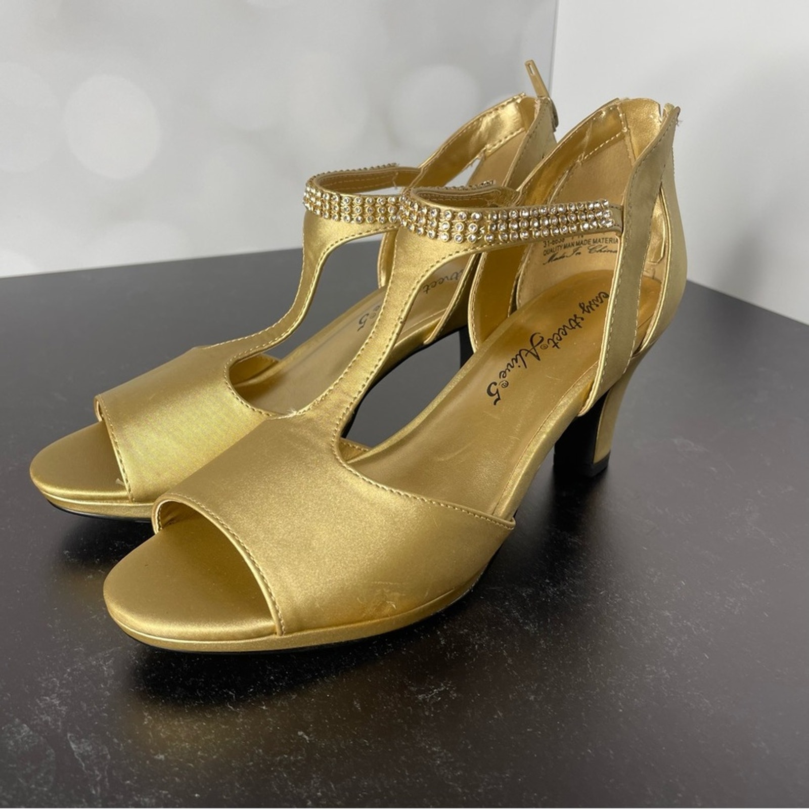 Easy street gold shoes clearance