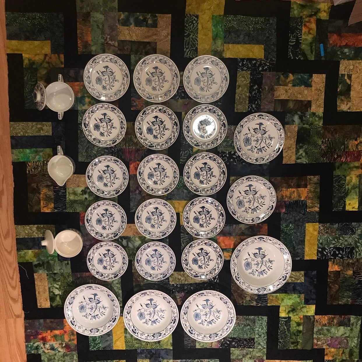 24 pc. Royal china underglaze Doorn (M)(