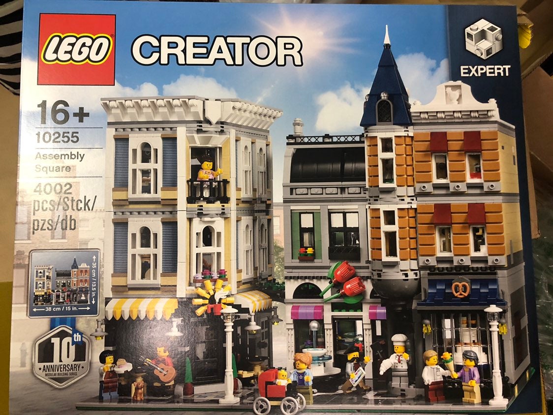LEGO Creator 10255 Assembly Square