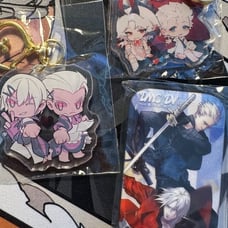 Devil may cry keychain and pin set