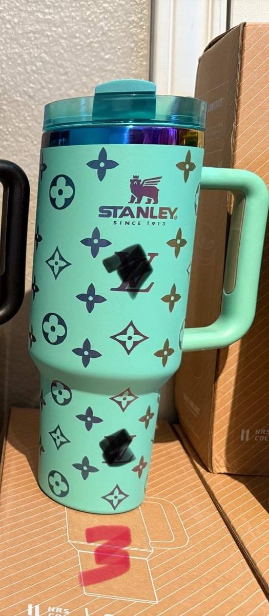 2 tumblers