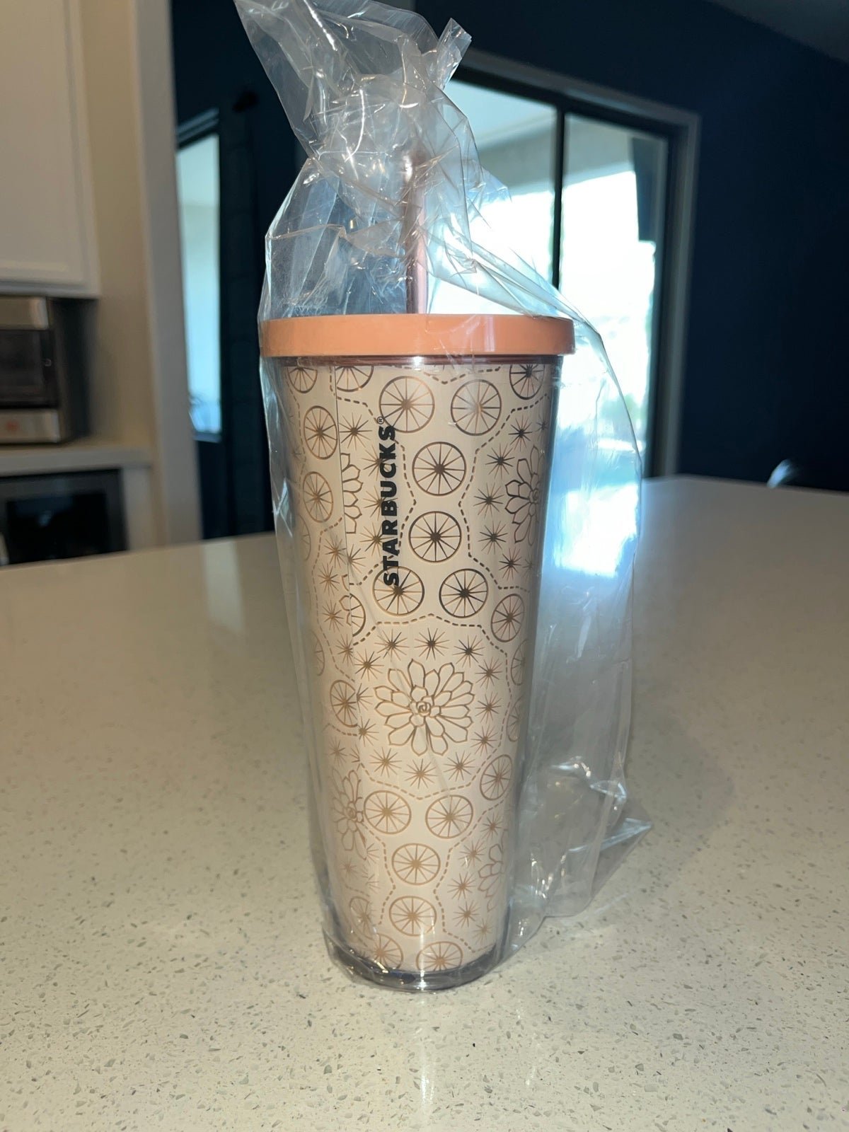 Starbucks tumbler soft pink new flower/circle pattern rare