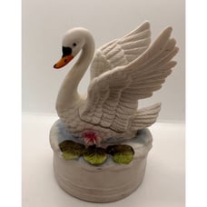 VINTAGE Ceramic Swan Music Box Open Wings Pond Lilies Mann Taiwan Great Cndition