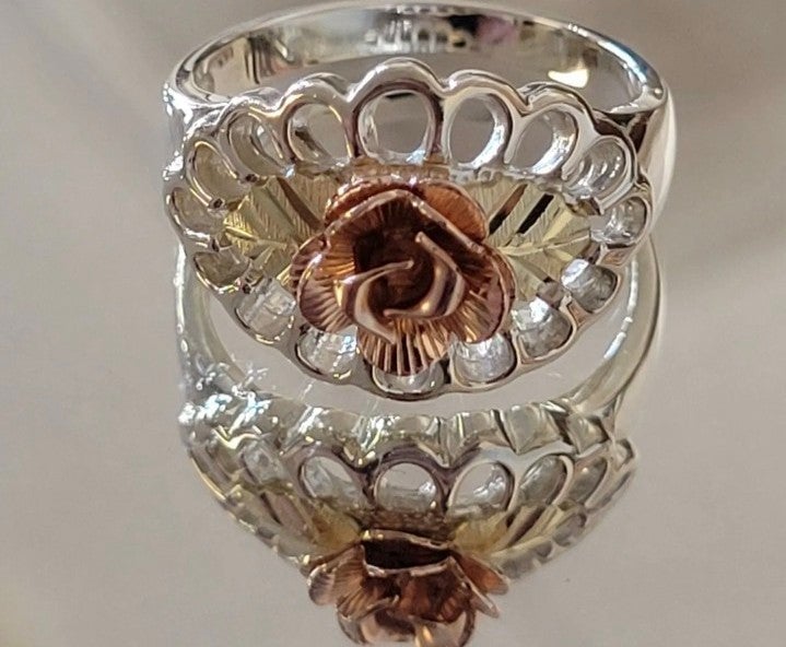 ✨RARE Vintage size 9 Black Hills Gold and Sterling Silver Ring
