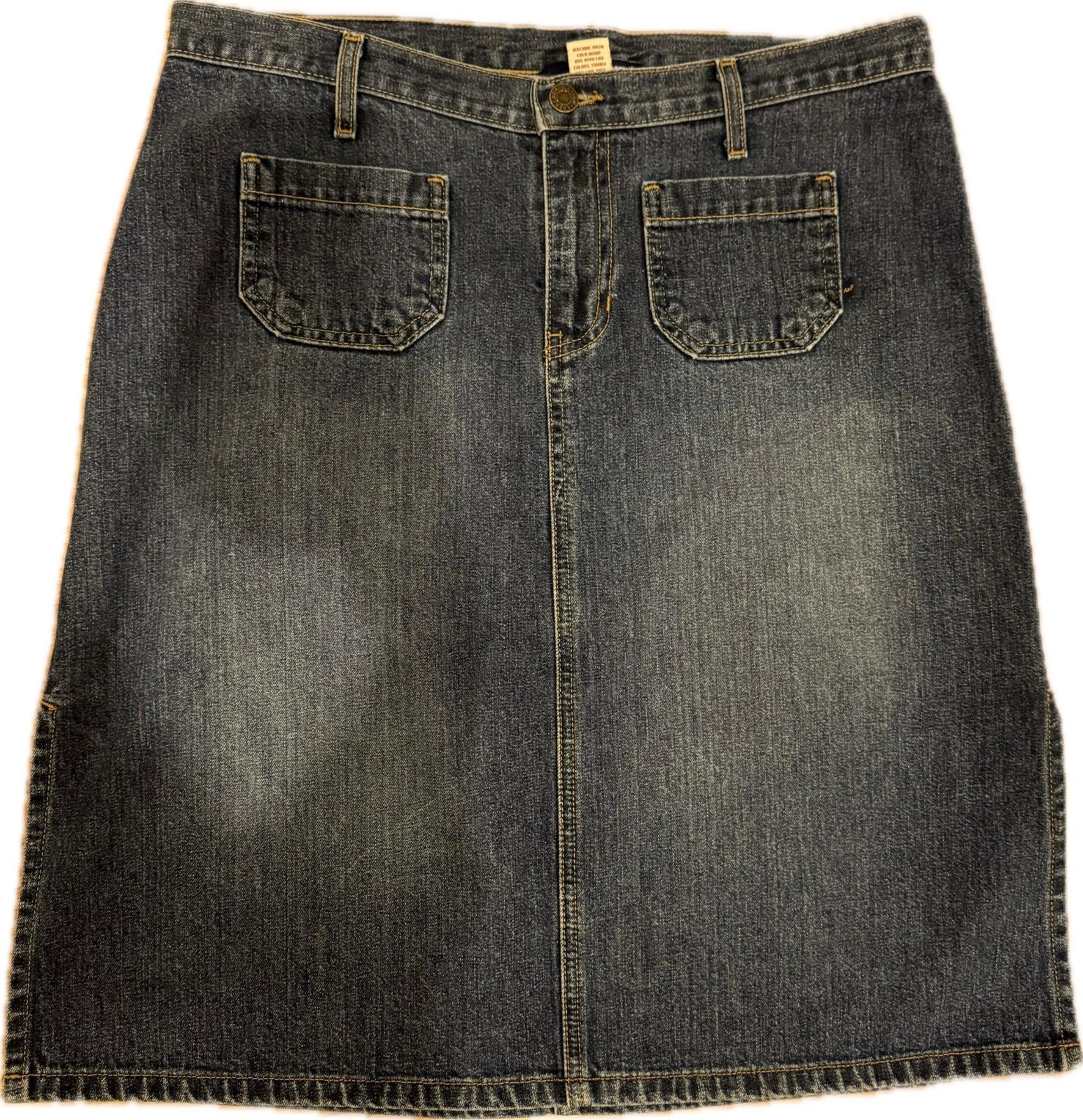 Women’s size 10 Abercrombie & Fitch dark indigo knee length denim skirt