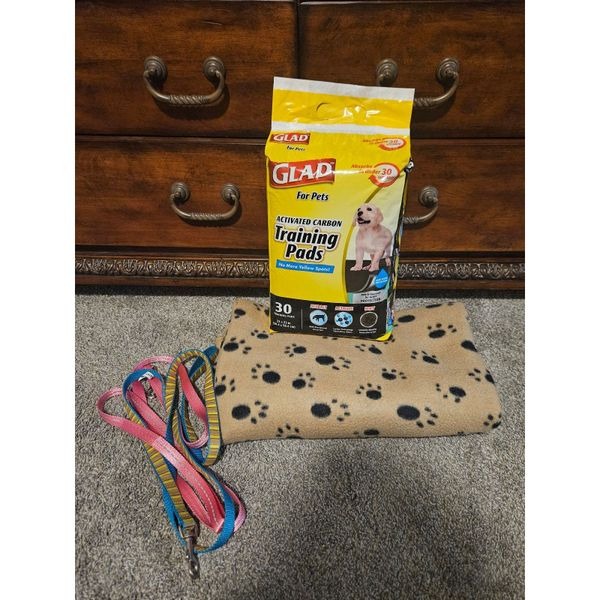 Puppy supplies, leashes pads