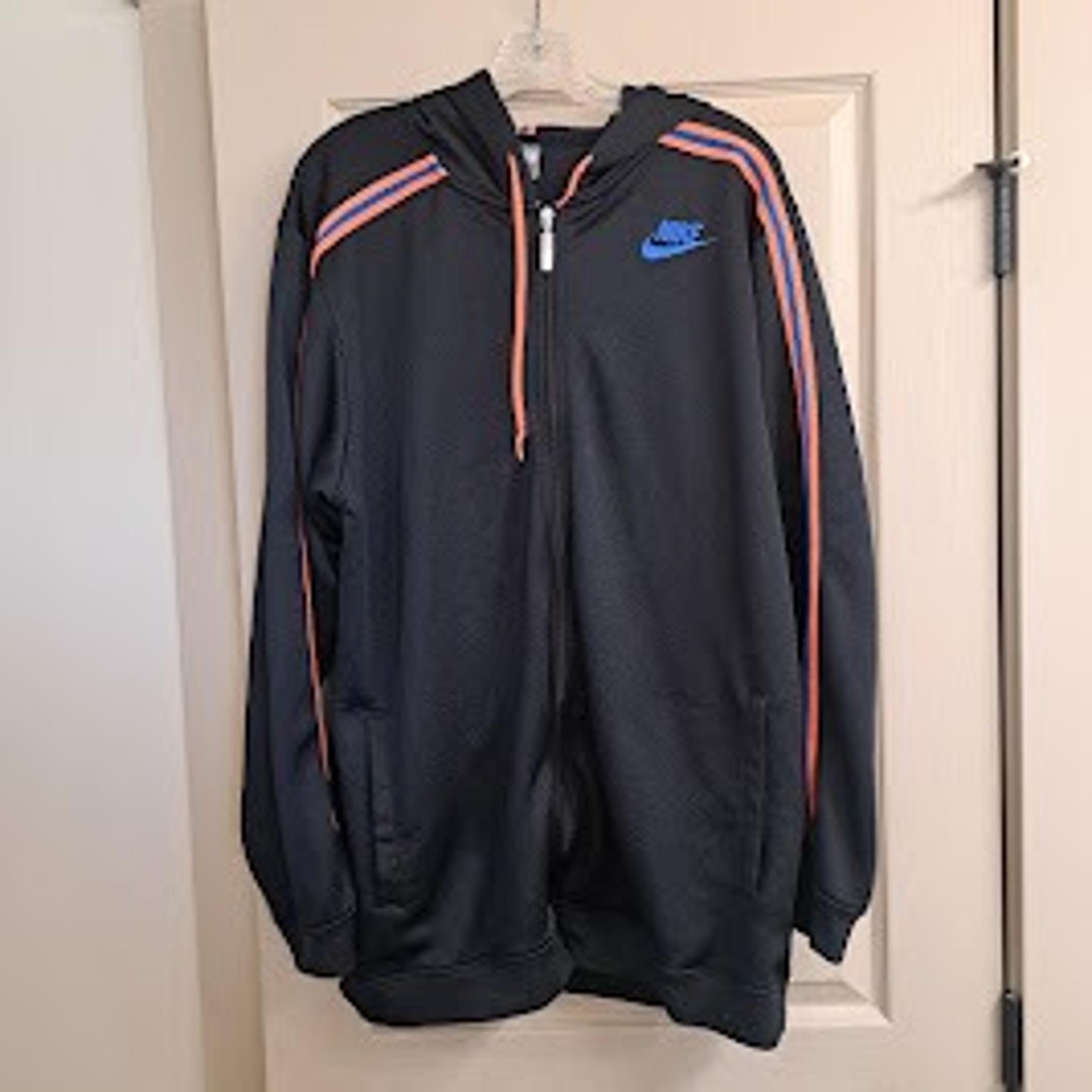 nike Mens zip-up jacket from back in the Day Nike vintage look size large Black