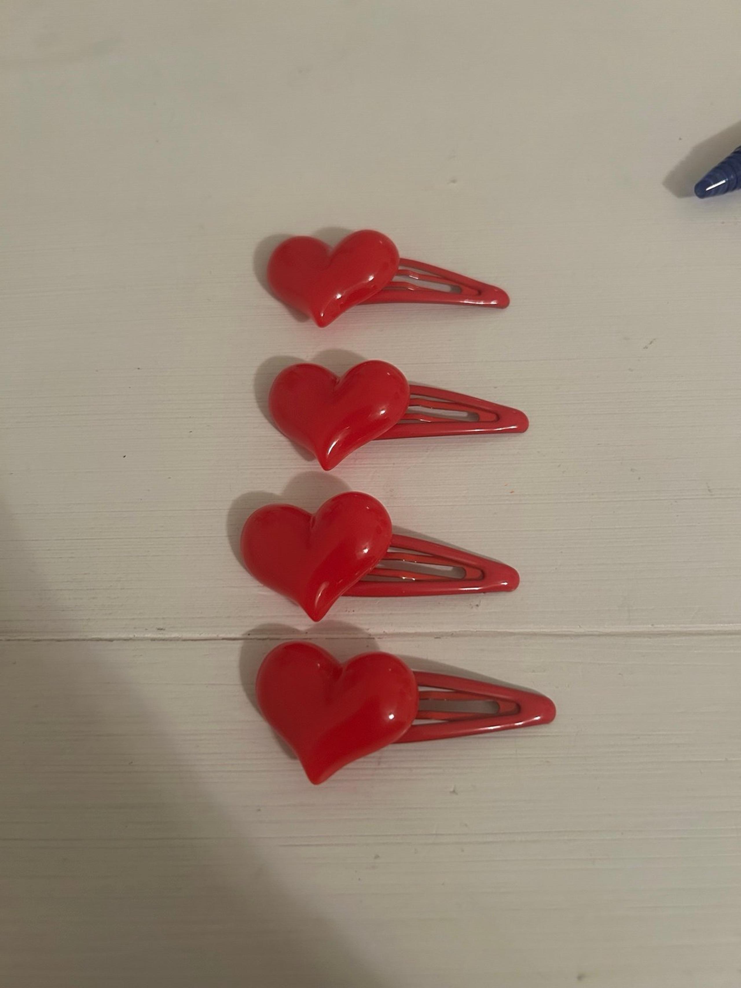Red heart hair clips