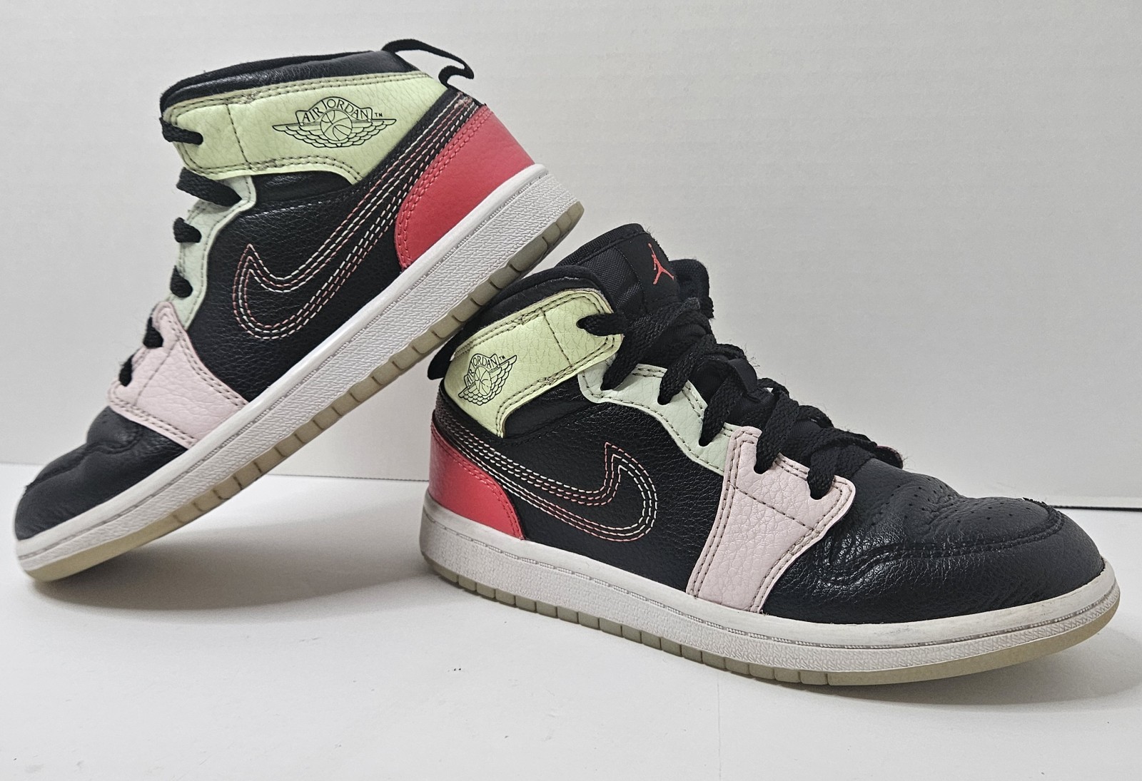 Nike Air Jordan 1 Mid SE GS Glow In The Dark Size 1Y AV5173-076 !