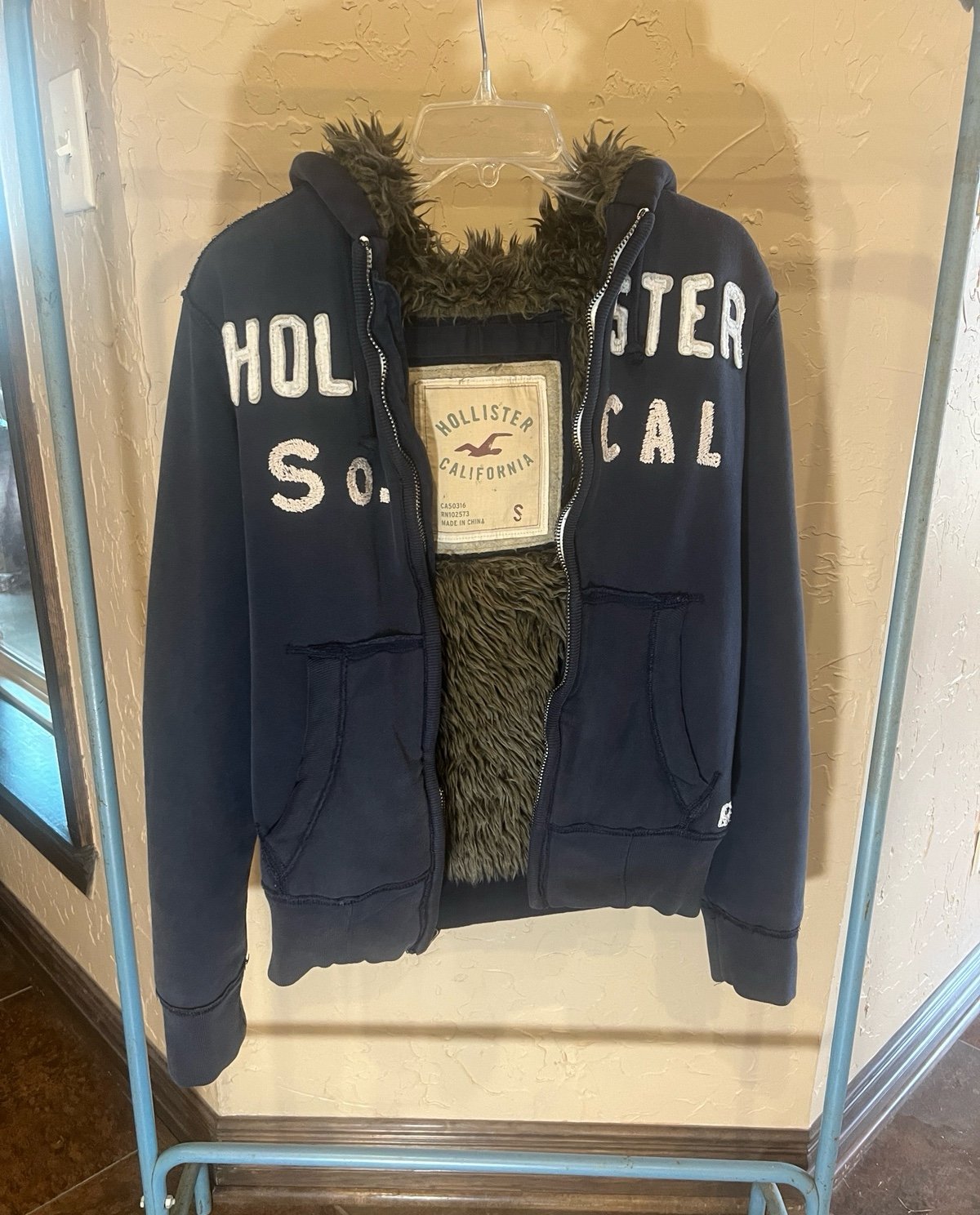 Men’s Small Hollister Fur Zipper Jacket With Hood in Navy Blue Vintage Piece!