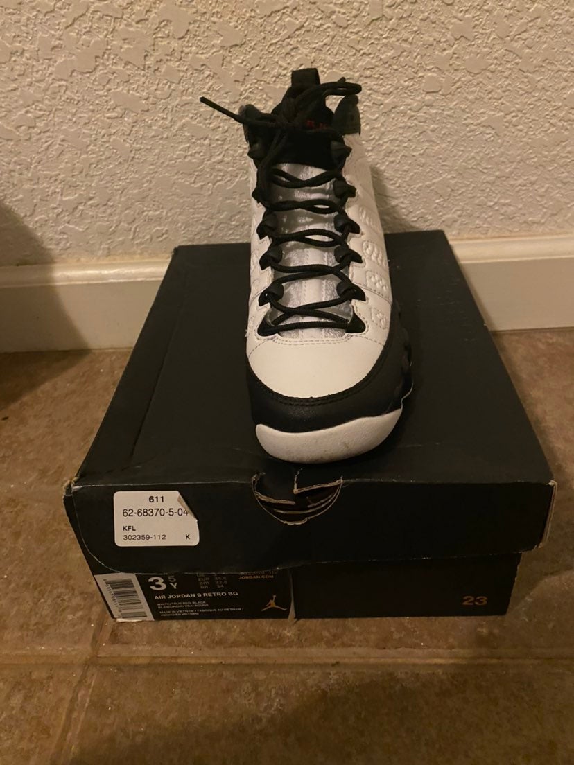 Air Jordan 9 size 4y