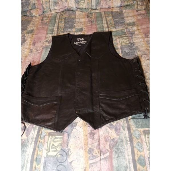 J&J Leather 48 Black Daytona Beach Florida Button Up Cord Pockets Men's Vest. Co
