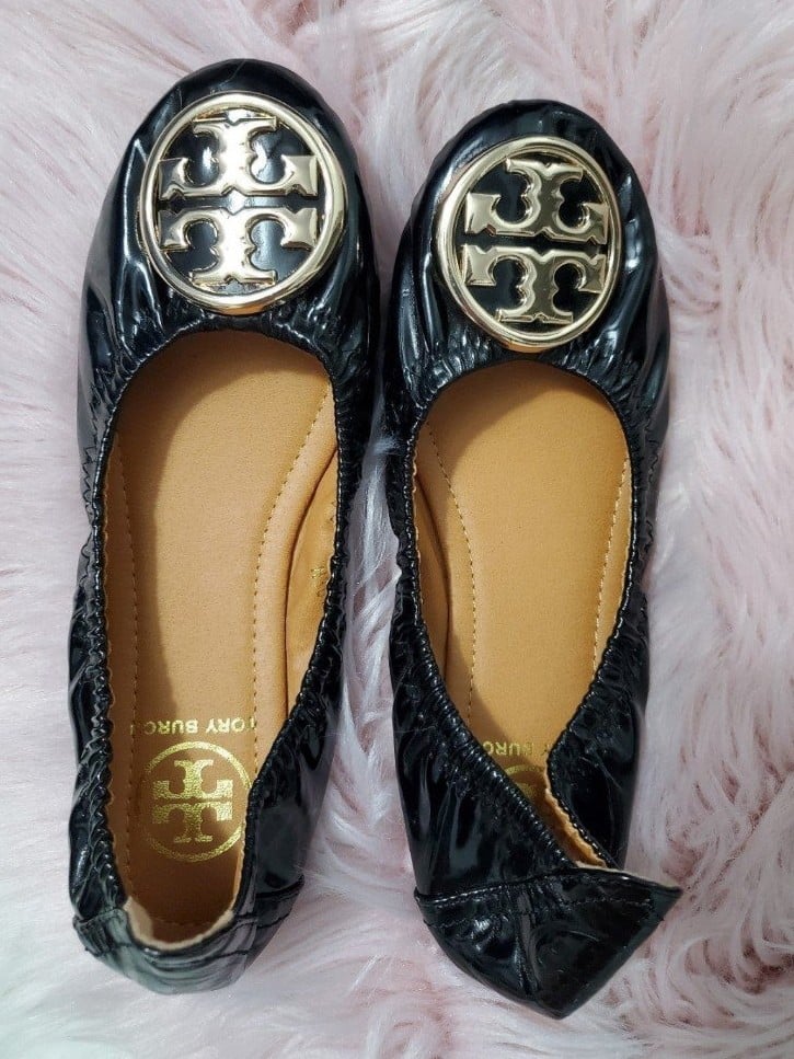 New Tory Burch patent flats gold metal logo size 7.5