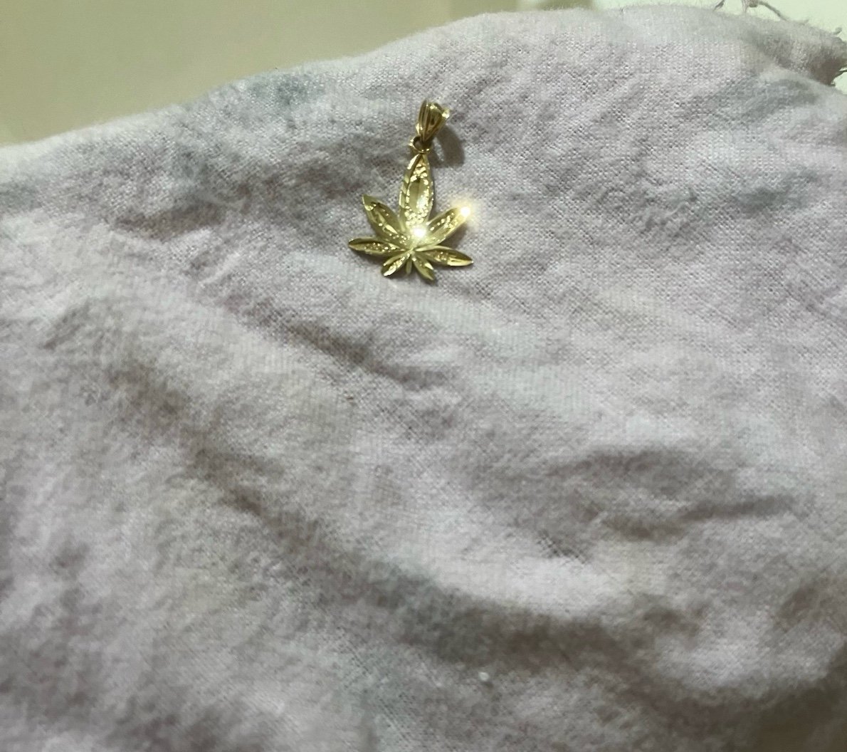 10k gold leaf Pendant *SOLD*